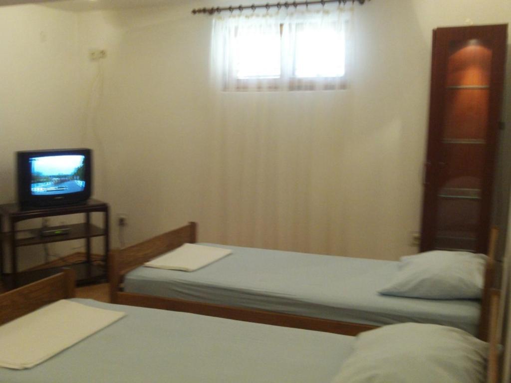 Apartment In Kustici With Balcony, Wifi, Washing Machine Dış mekan fotoğraf